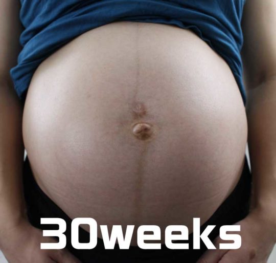 妊娠30週目、8月目のおへそ（でべそ）